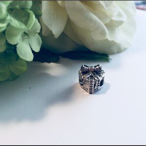 Pandora | Ribbon Love Gift Box Charm